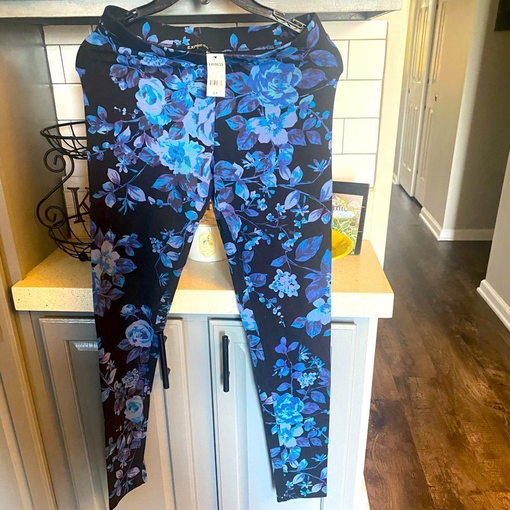 Women’s floral leggings by Express, NWT